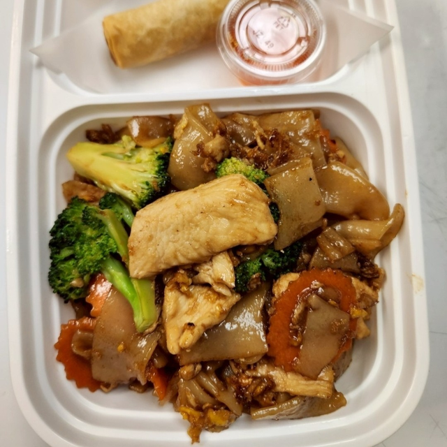 Pad Siew with Egg Roll.