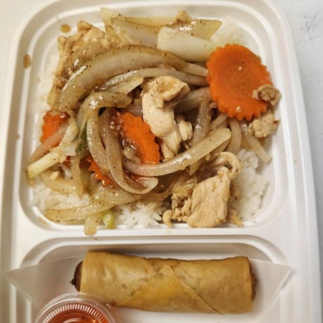 Garlic Chicken with Egg Roll.