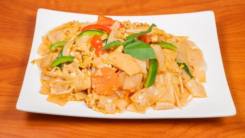 Pad Kee Mao with Egg Roll.